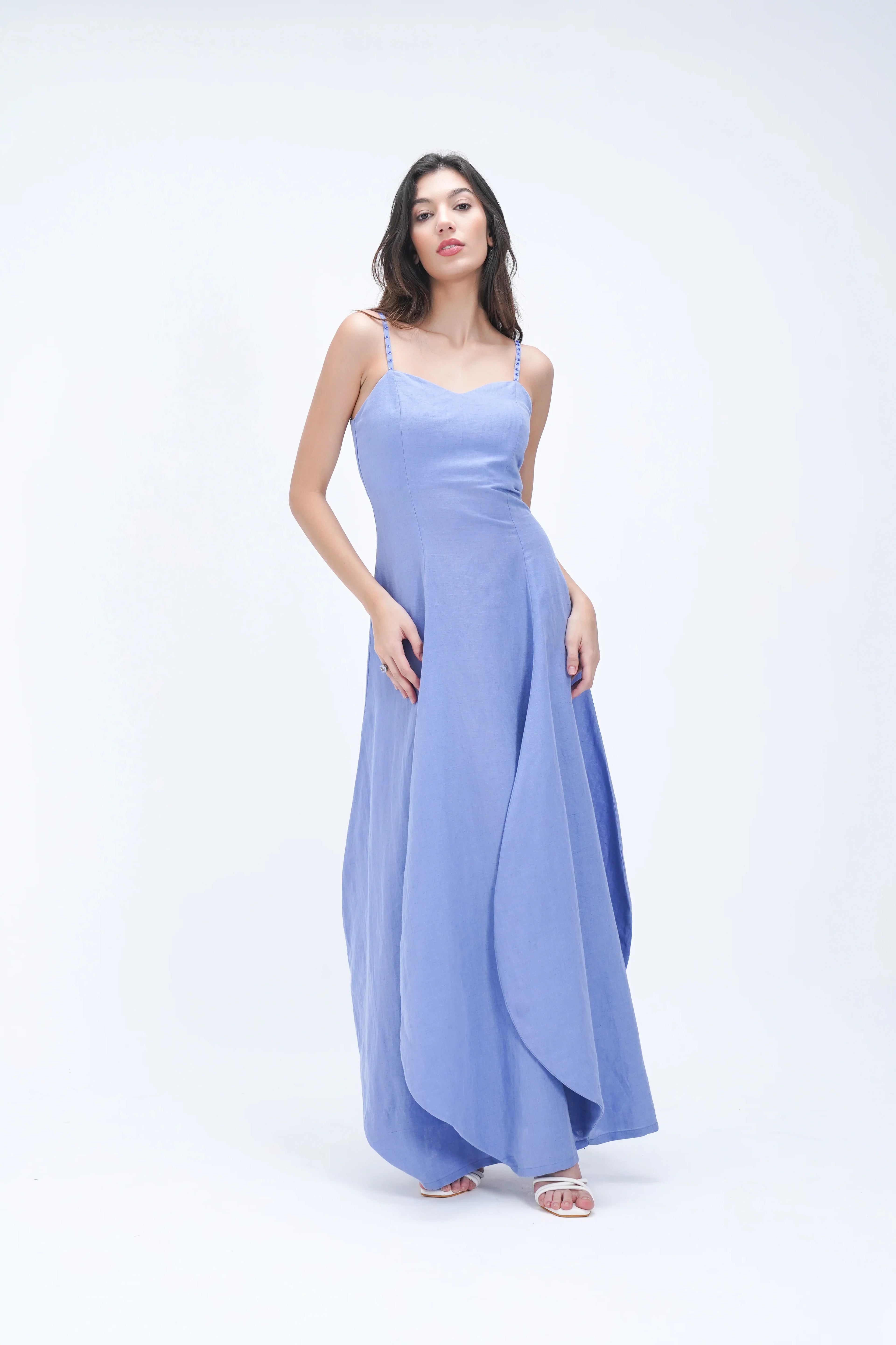 Robe d'été en lin bleu volume