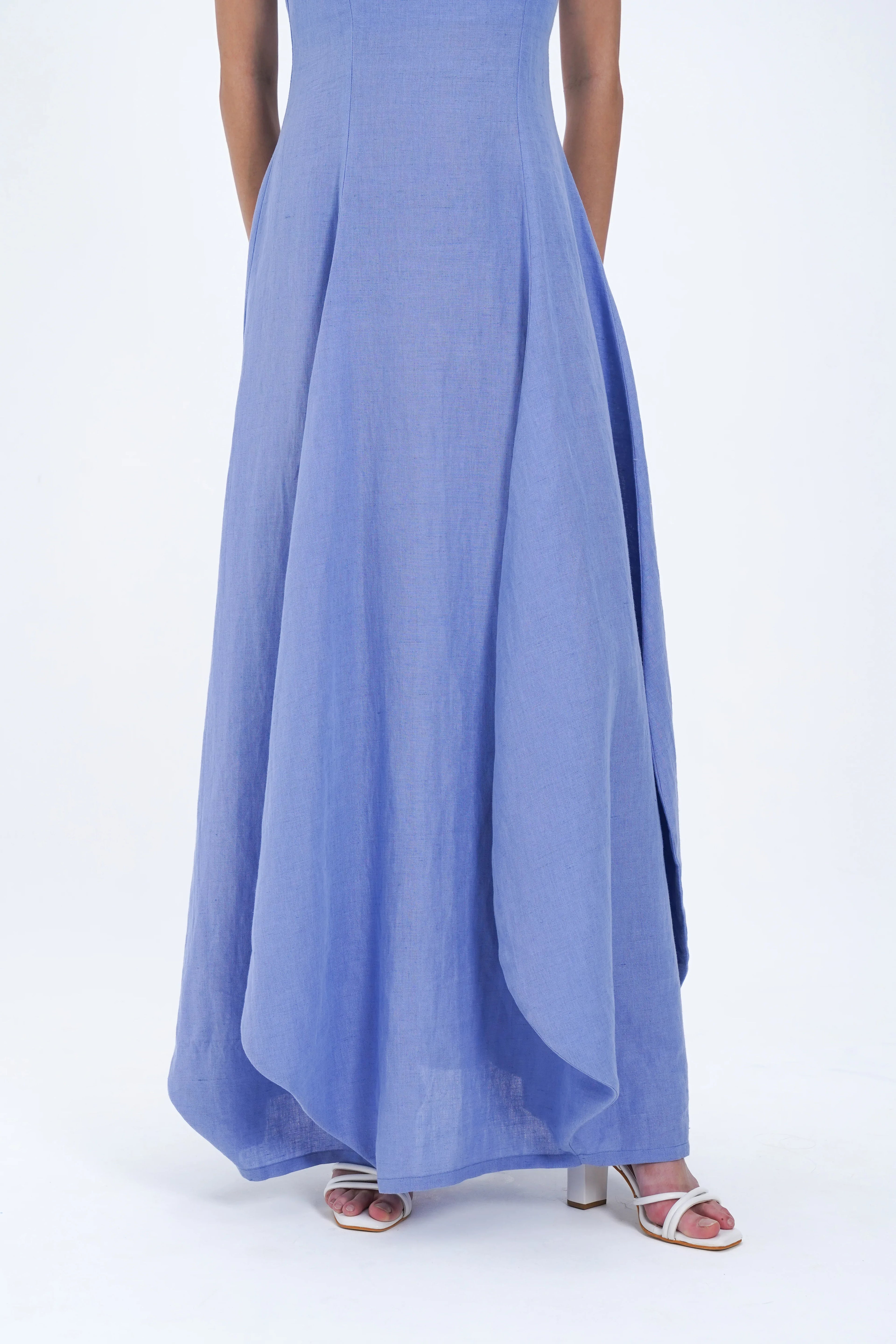 Robe d'été en lin bleu volume