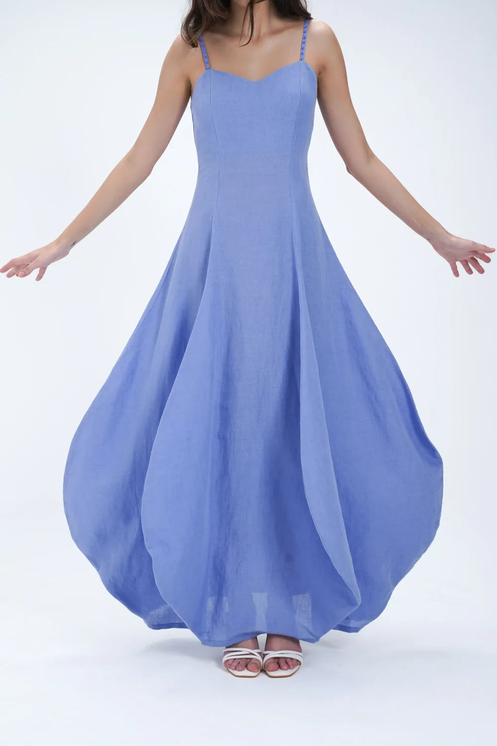 Robe d'été en lin bleu volume