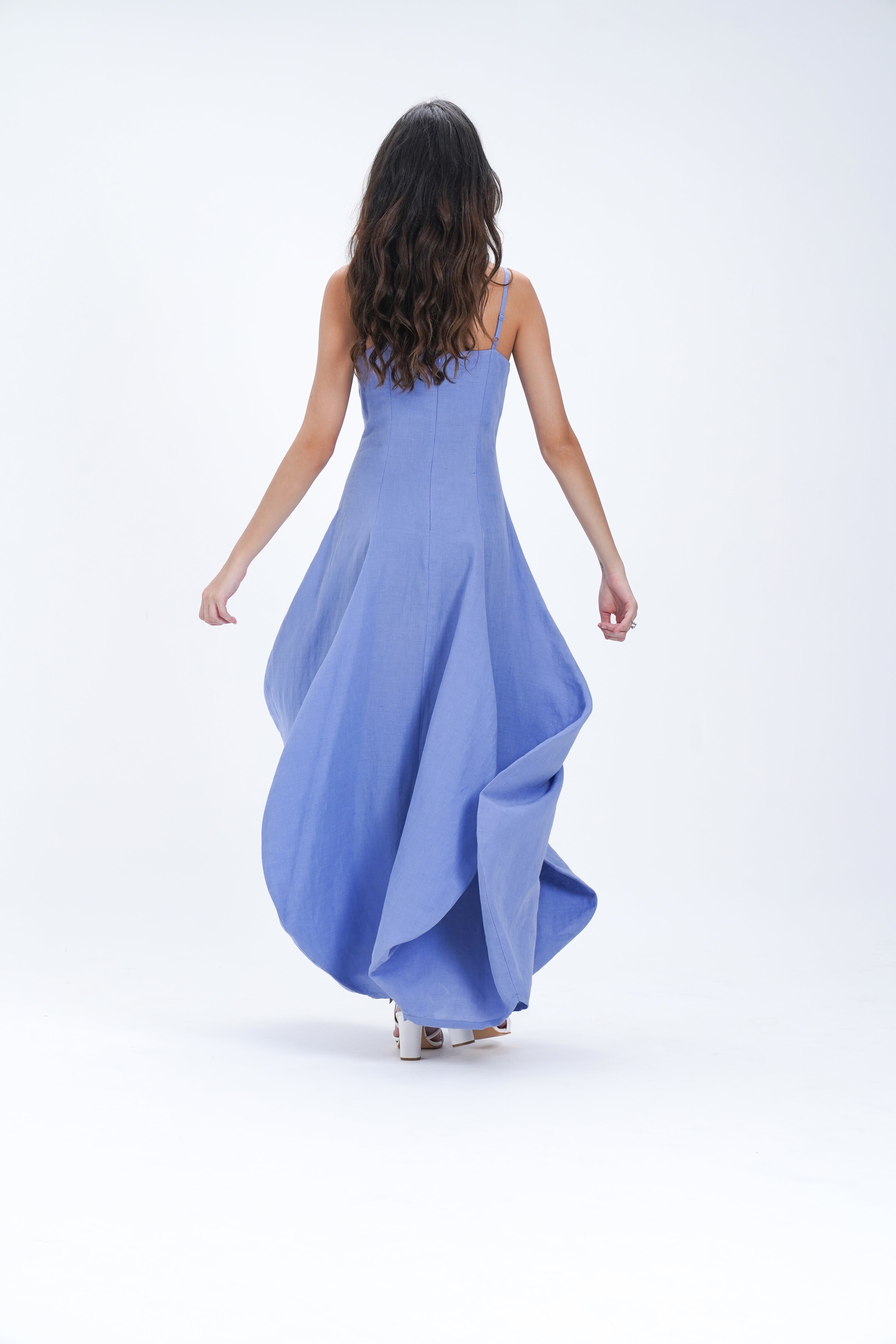 Robe d'été en lin bleu volume