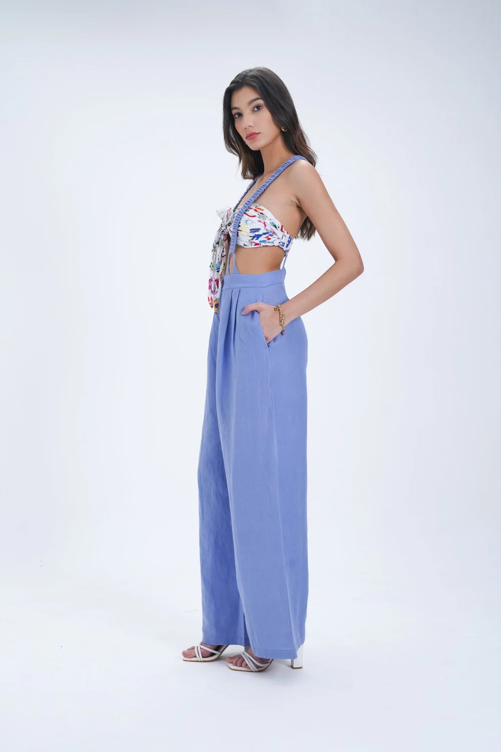 Pantalon en lin à bretelles larges