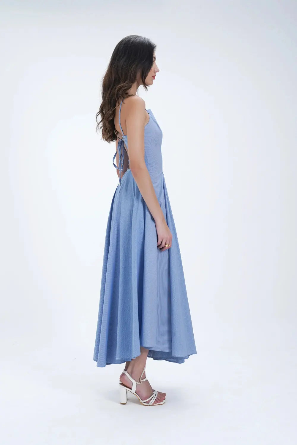 Robe mi-longue évasée en coton à œillets