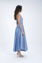 Robe mi-longue évasée en coton à œillets