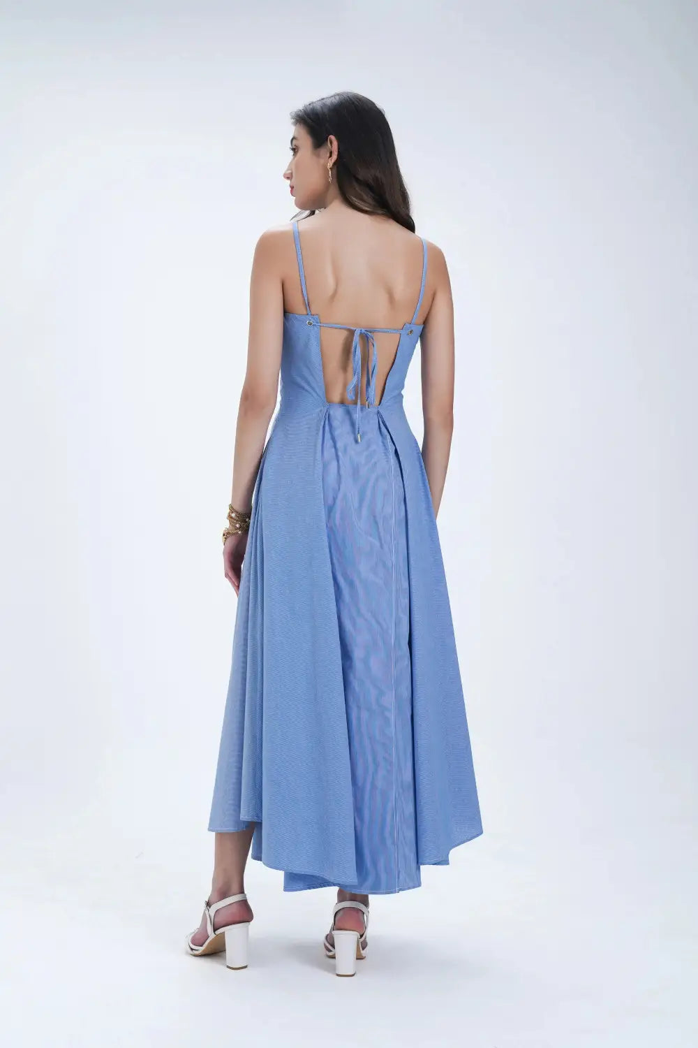 Robe mi-longue évasée en coton à œillets